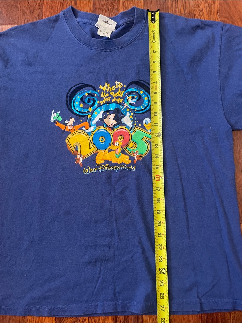 Vintage Disney World 2005 Mickey & Friends Graphic Tee - XL